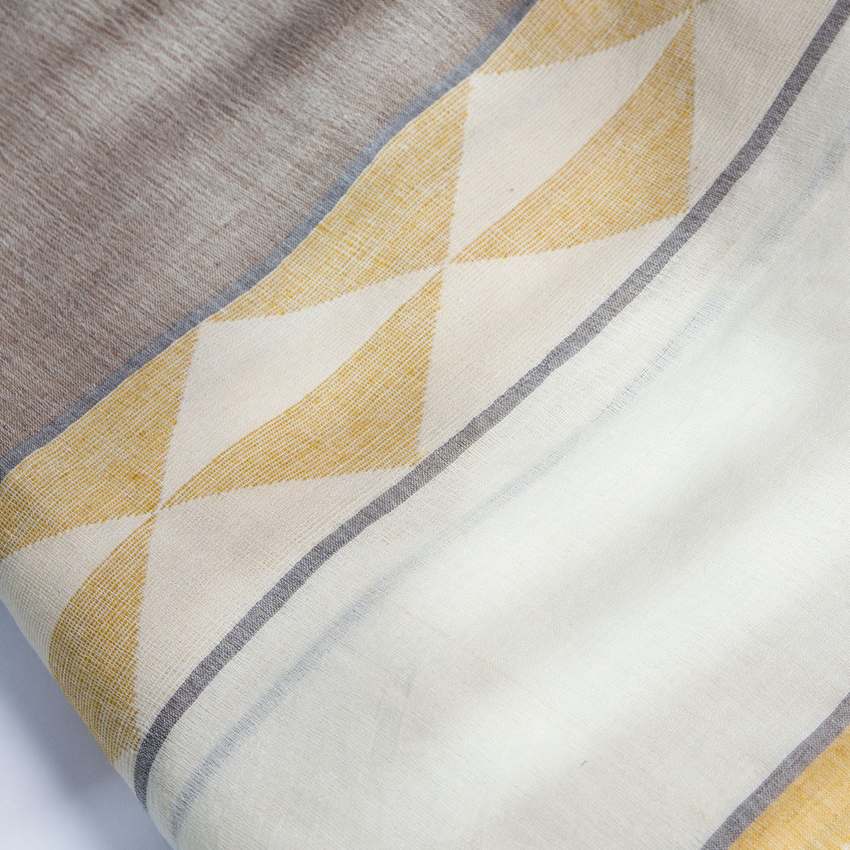 Annaloom | Eri Scarve| Image 1