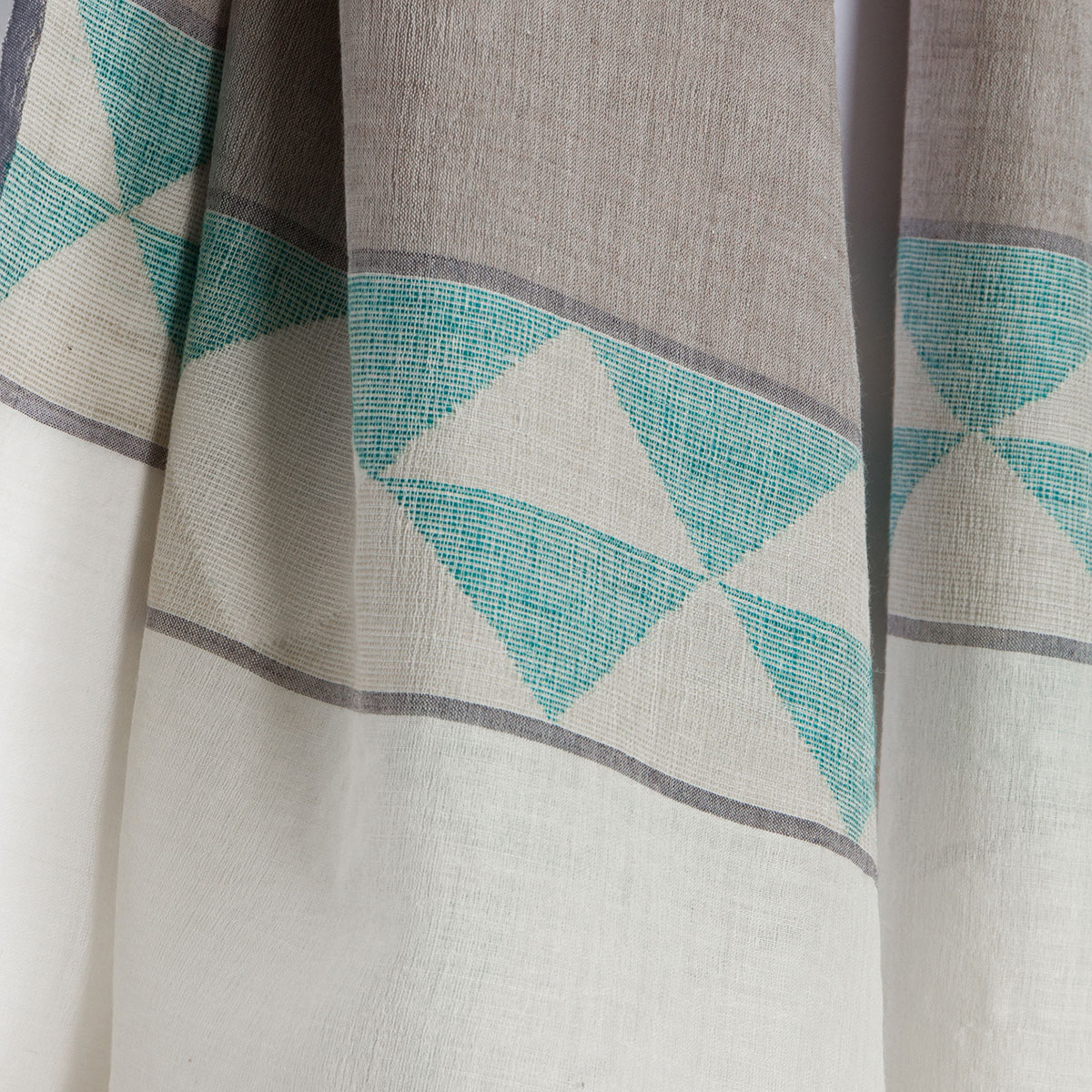 Annaloom | Eri Scarve| Image 1
