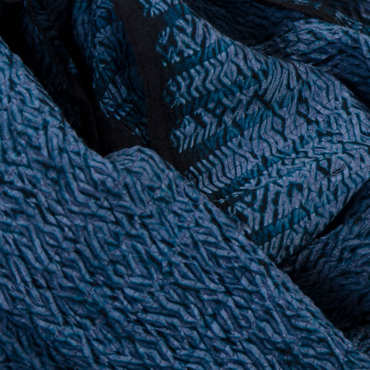 Annaloom | Eri Scarve| Image 1