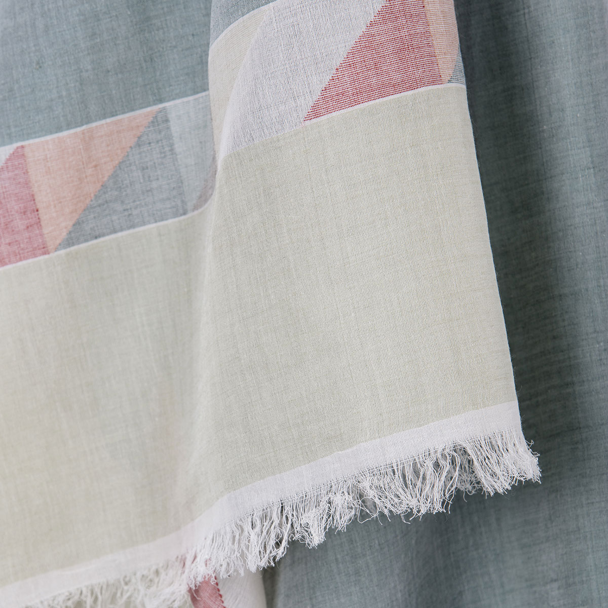 Annaloom | Eri Scarve| Image 1