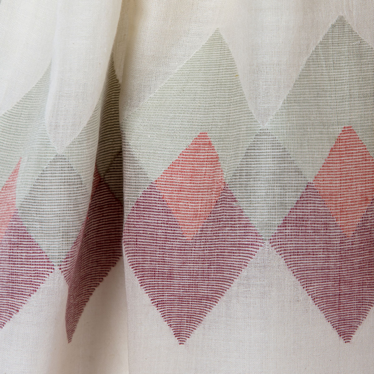 Annaloom | Eri Scarve| Image 1