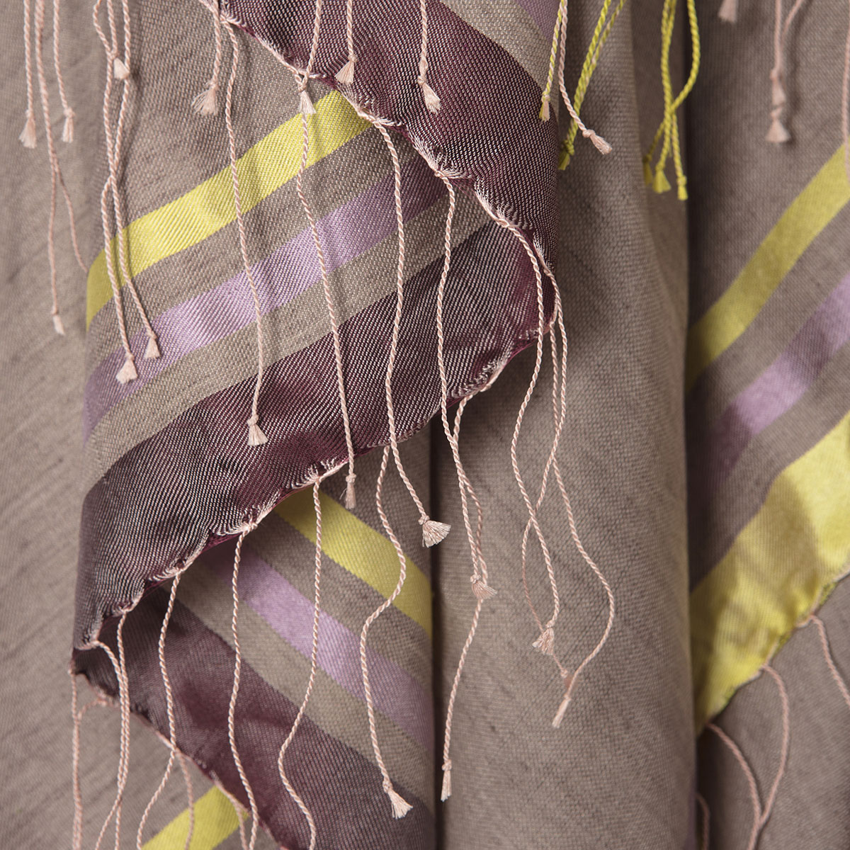Annaloom | Eri Scarve| Image 1